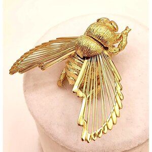 Vintage Monet Gold Tone Insect  Brooch Pin Moveable Wings MCM Bumble Bee